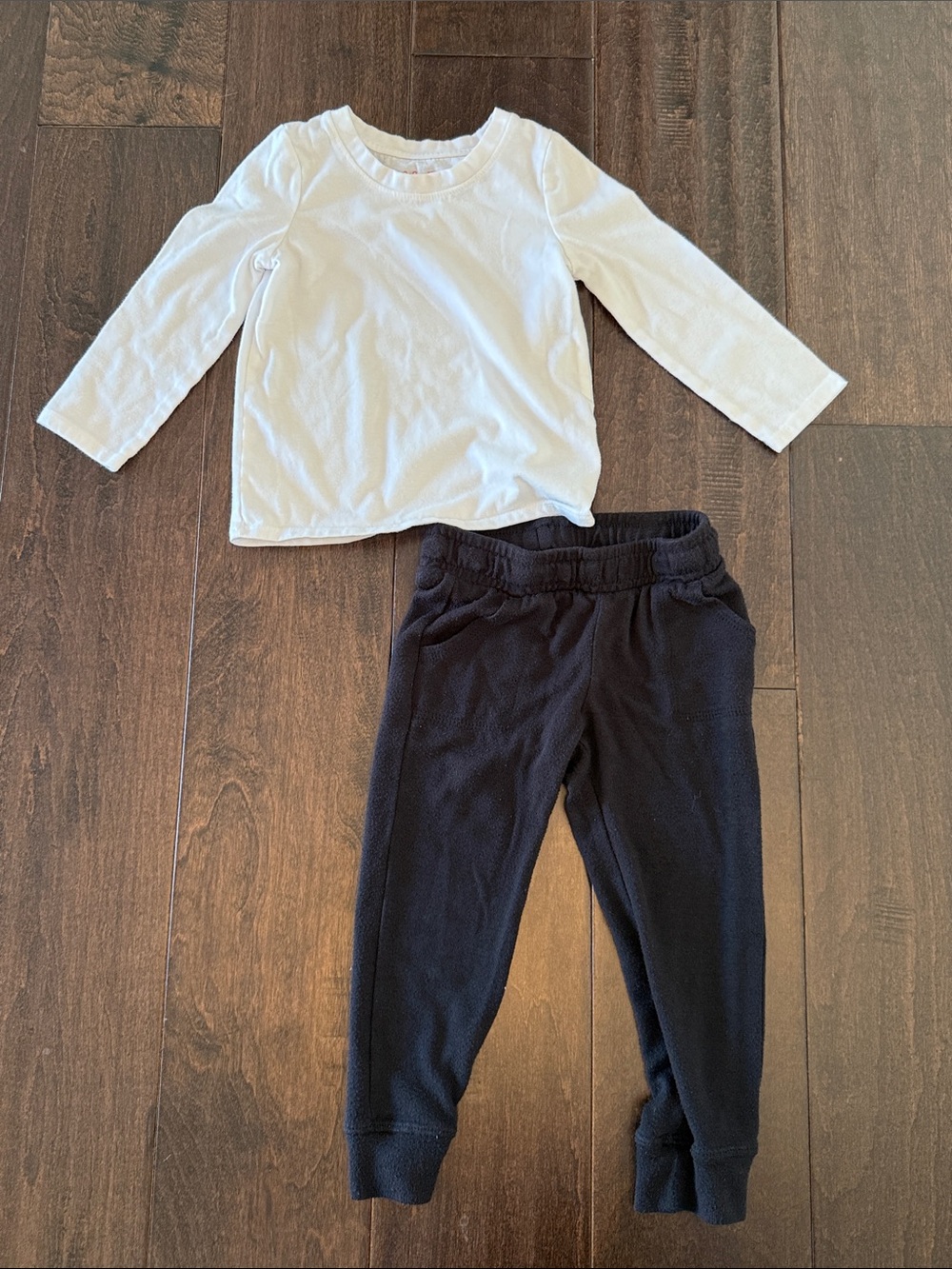 Cat & Jack White T shirt and Black Kids Jogger Pants - 2T